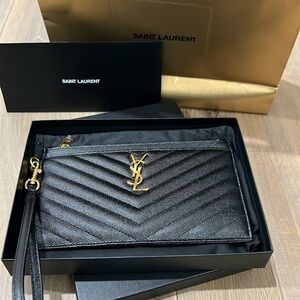 Brand new CASSANDRE MATELASSÉ LARGE POUCH IN GRAIN DE POUDRE LEATHER